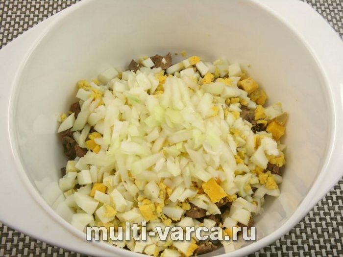 Салат із квасолею та курячою печінкою