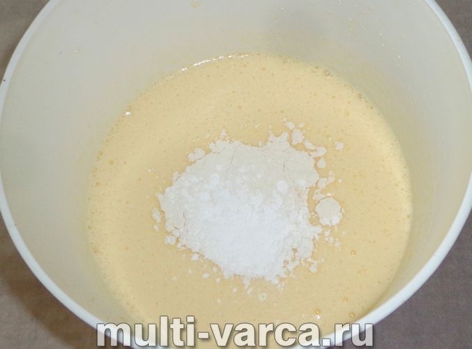 Шарлотка з сиром у мультиварці