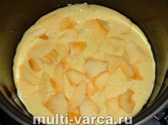 Шарлотка з сиром у мультиварці