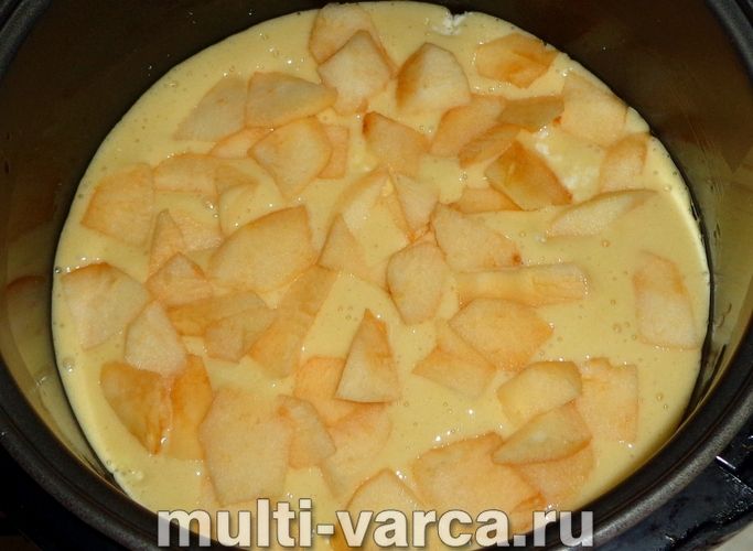 Шарлотка з сиром у мультиварці