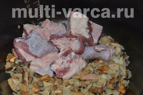 Щи з грибами зі свіжої капусти