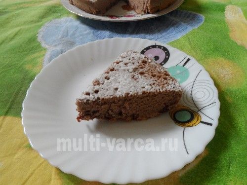 Шоколадна шарлотка з лісовими ягодами