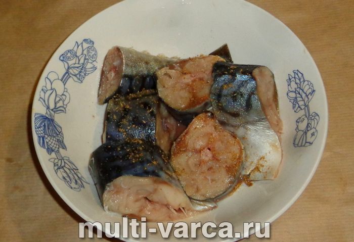 Скумбрія з цибулею