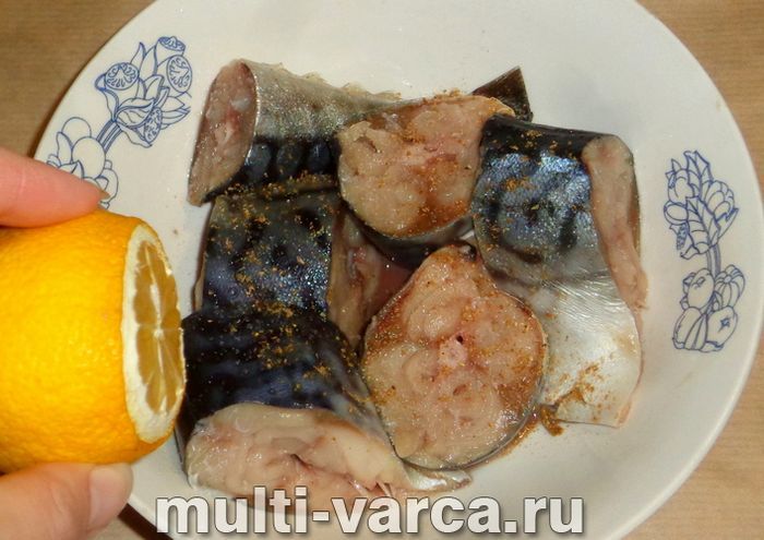 Скумбрія з цибулею