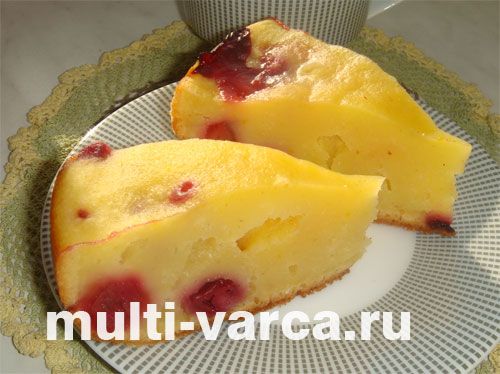 Смачний вишневий манник на кефірі в мультиварці