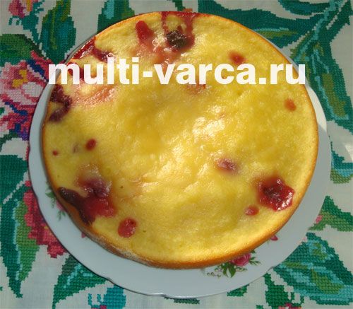 Смачний вишневий манник на кефірі в мультиварці