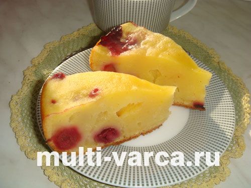 Смачний вишневий манник на кефірі в мультиварці