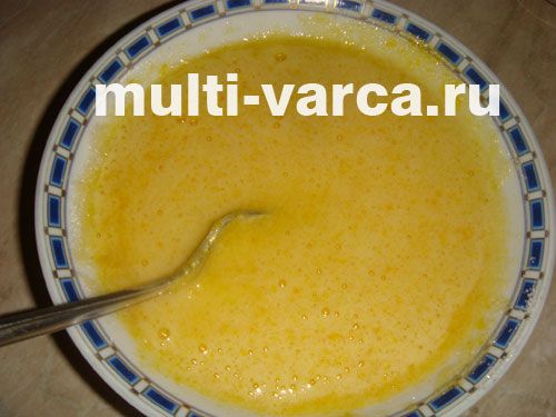 Смачний вишневий манник на кефірі в мультиварці