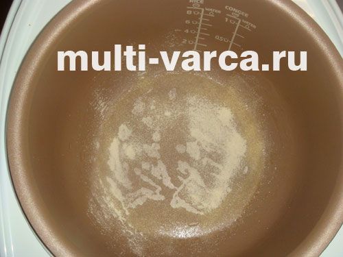 Смачний вишневий манник на кефірі в мультиварці