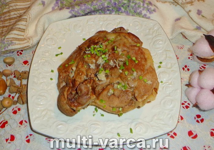 Стегно індички у фользі в мультиварці