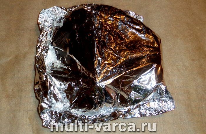 Стегно індички у фользі в мультиварці