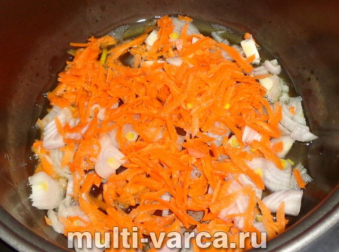 Тушкована капуста з індичкою в мультиварці