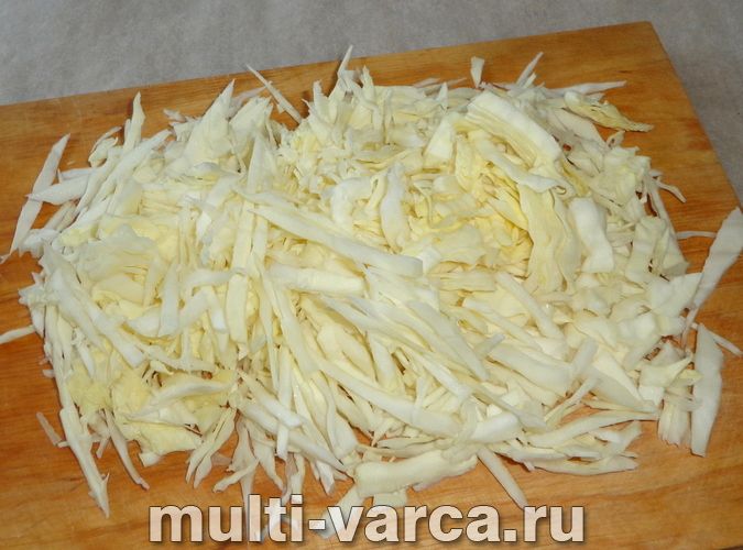 Тушкована капуста з індичкою в мультиварці