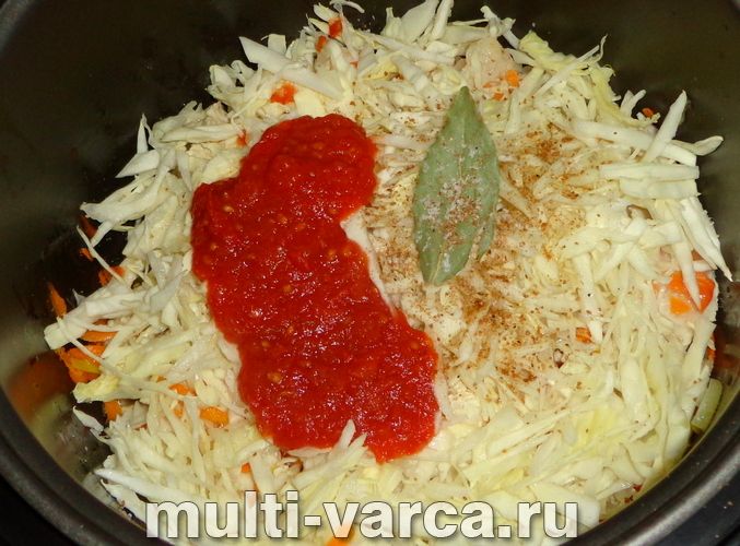 Тушкована капуста з індичкою в мультиварці