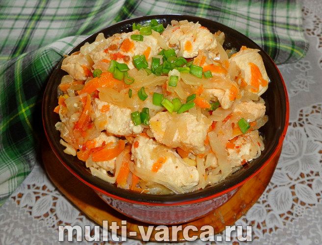 Тушкована капуста з індичкою в мультиварці