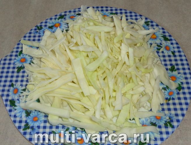 Тушкована капуста з печінкою в мультиварці