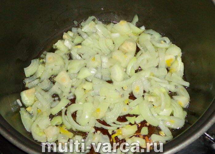 Тушковані курячі шлунки в сметані в мультиварці