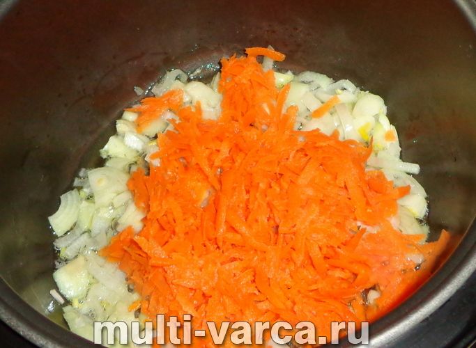 Тушковані курячі шлунки в сметані в мультиварці