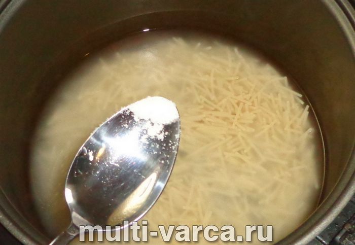 Вермішель із яйцем у мультиварці
