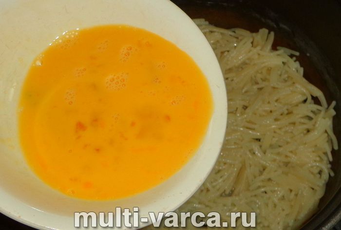 Вермішель із яйцем у мультиварці
