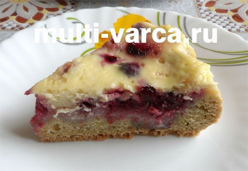 Вишневий пиріг зі сметанною заливкою