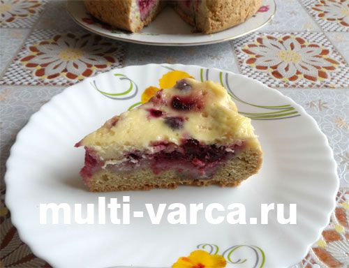 Вишневий пиріг зі сметанною заливкою