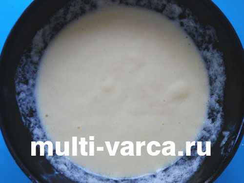 Вишневий пиріг зі сметанною заливкою