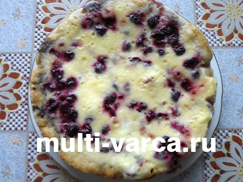 Вишневий пиріг зі сметанною заливкою