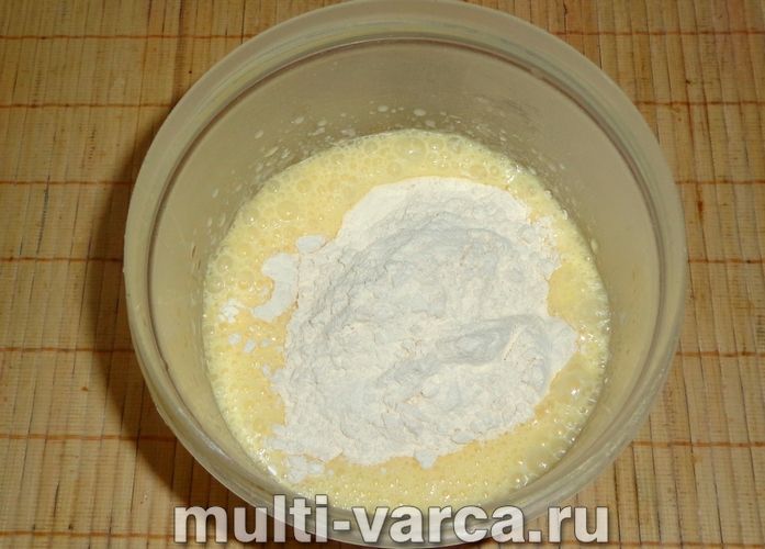 Заливний пиріг із картоплею в мультиварці