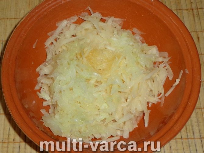 Заливний пиріг із картоплею в мультиварці