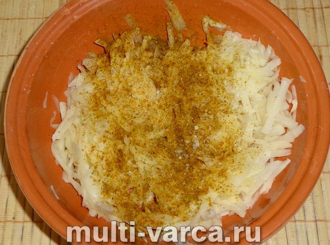 Заливний пиріг із картоплею в мультиварці