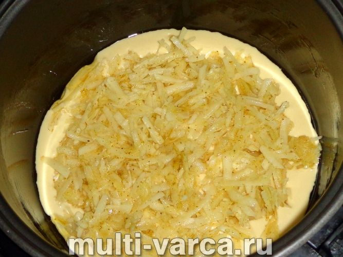 Заливний пиріг із картоплею в мультиварці