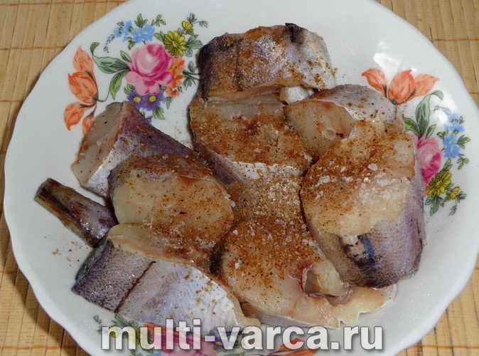 Запечений минтай у мультиварці