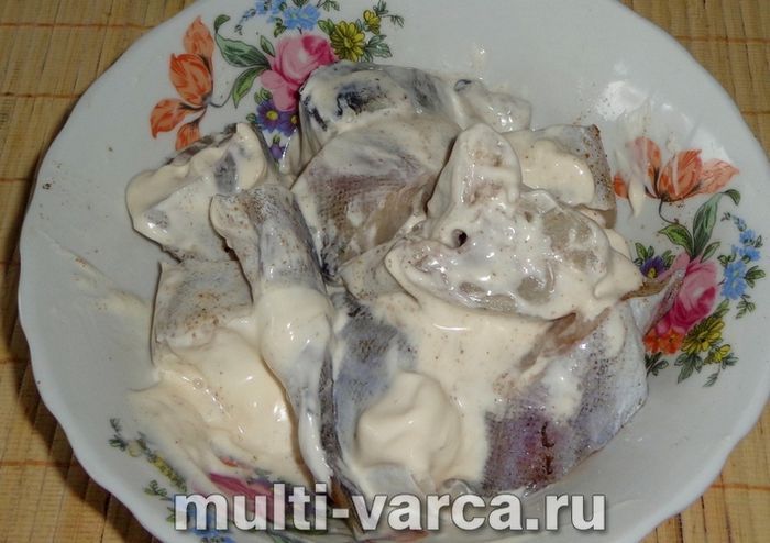 Запечений минтай у мультиварці