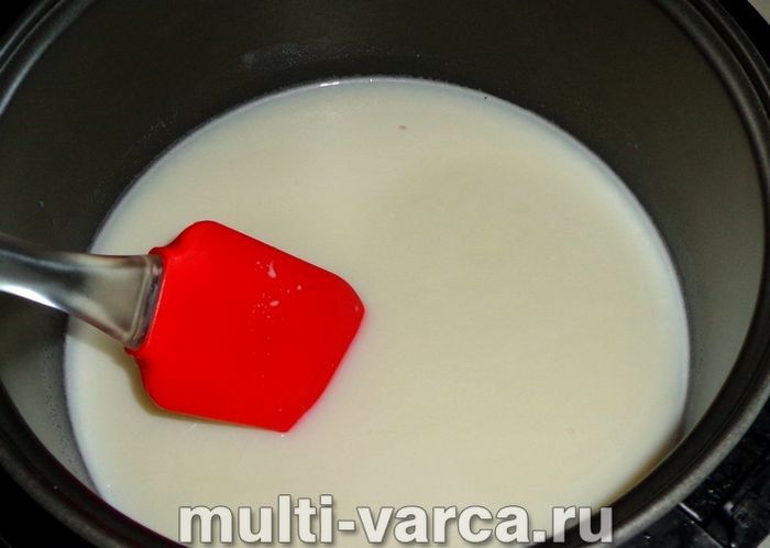 Згущене молоко в мультиварці