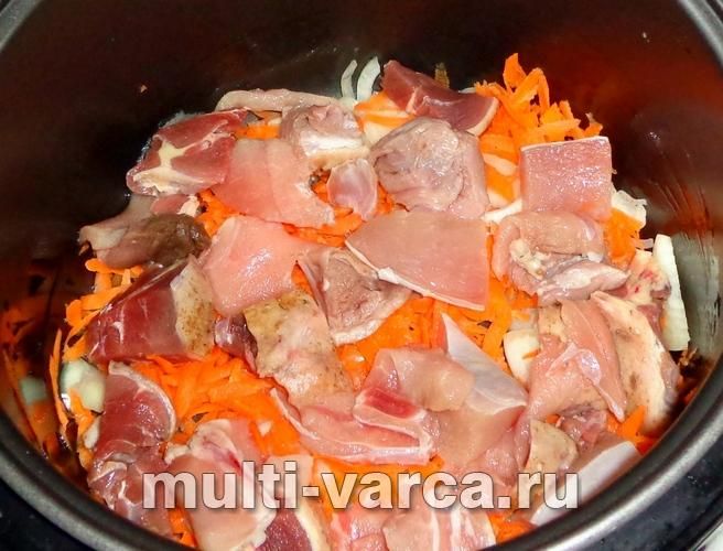 Баклажани з м'ясом у мультиварці