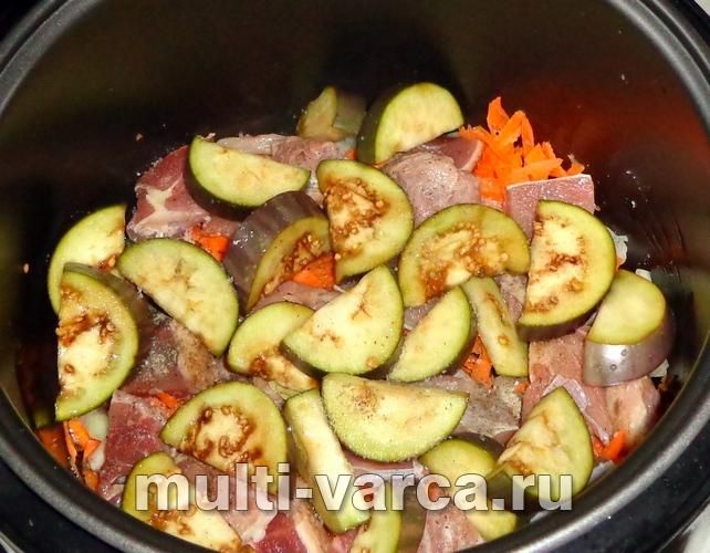 Баклажани з м'ясом у мультиварці