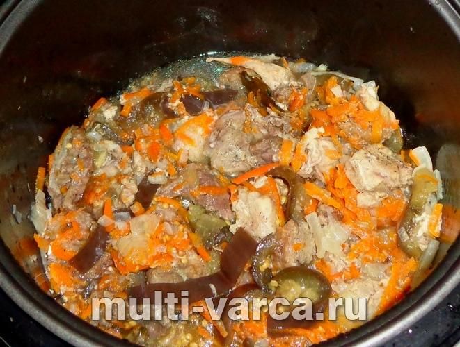 Баклажани з м'ясом у мультиварці