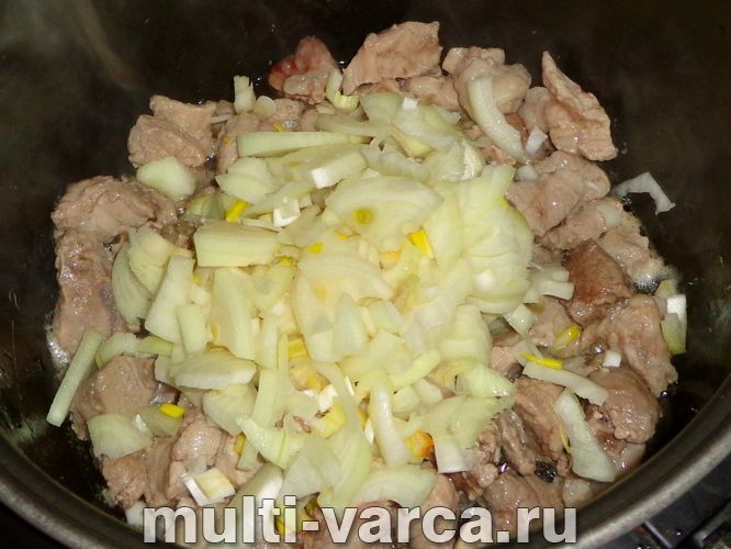 Бефстроганов зі свинини в мультиварці