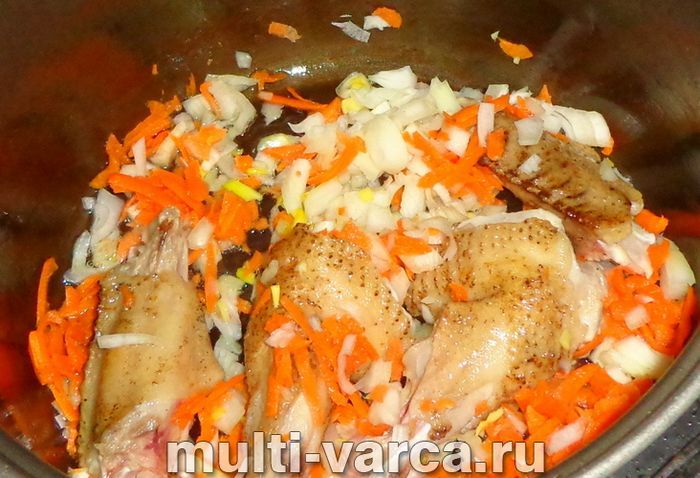 Гречаний суп із куркою в мультиварці