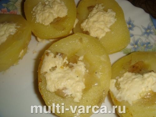 Грибний жульєн у картопляних човниках