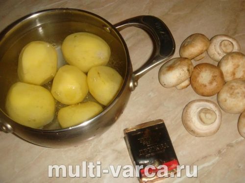 Грибний жульєн у картопляних човниках