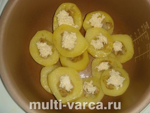 Грибний жульєн у картопляних човниках