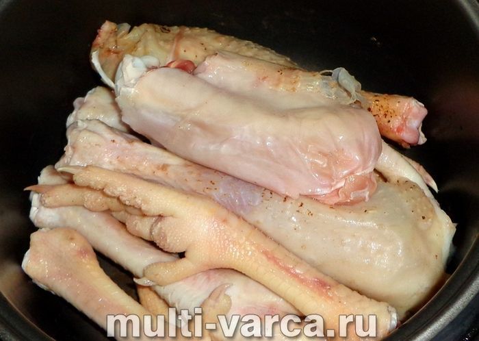 Холодець із курячих лапок у мультиварці