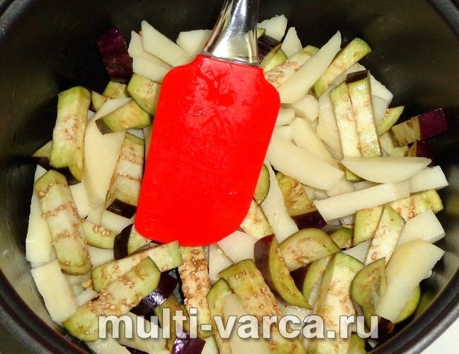 Картопля з баклажанами в мультиварці
