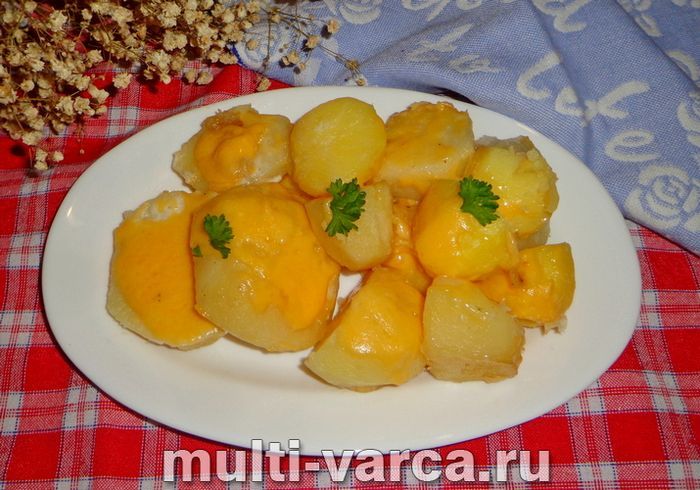 Картопля з сиром і майонезом у мультиварці