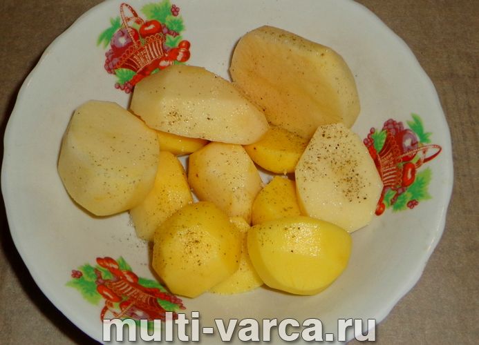 Картопля з сиром і майонезом у мультиварці