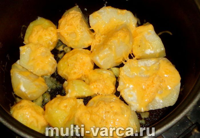 Картопля з сиром і майонезом у мультиварці