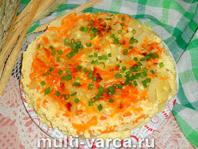 Картопляна запіканка з цибулею та морквою