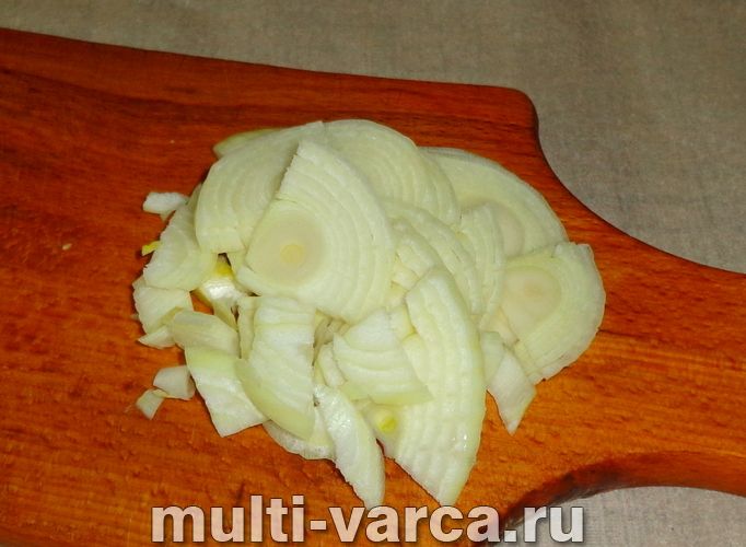 Картопляна запіканка з цибулею та морквою